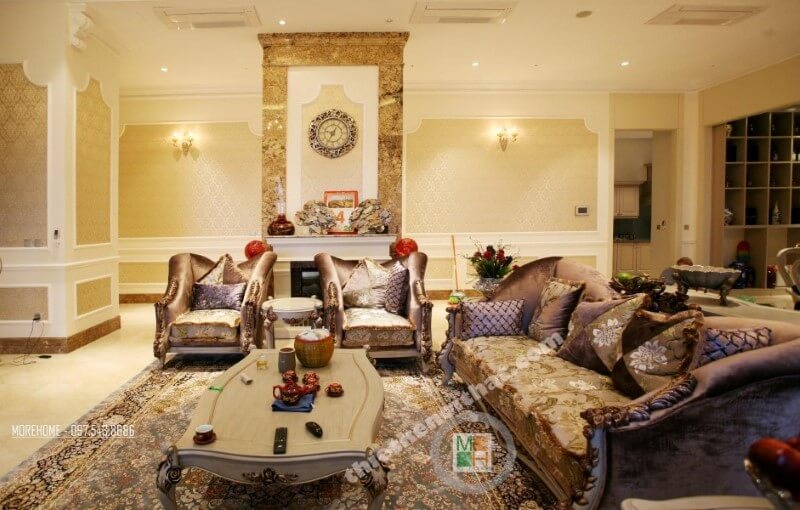 Bộ sofa to bản chất liệu nhung ấm áp chính là điểm nhấn mang đến sự vững chãi và an toàn cho không gian sinh hoạt chung của cả gia đình sofa tân cổ điển